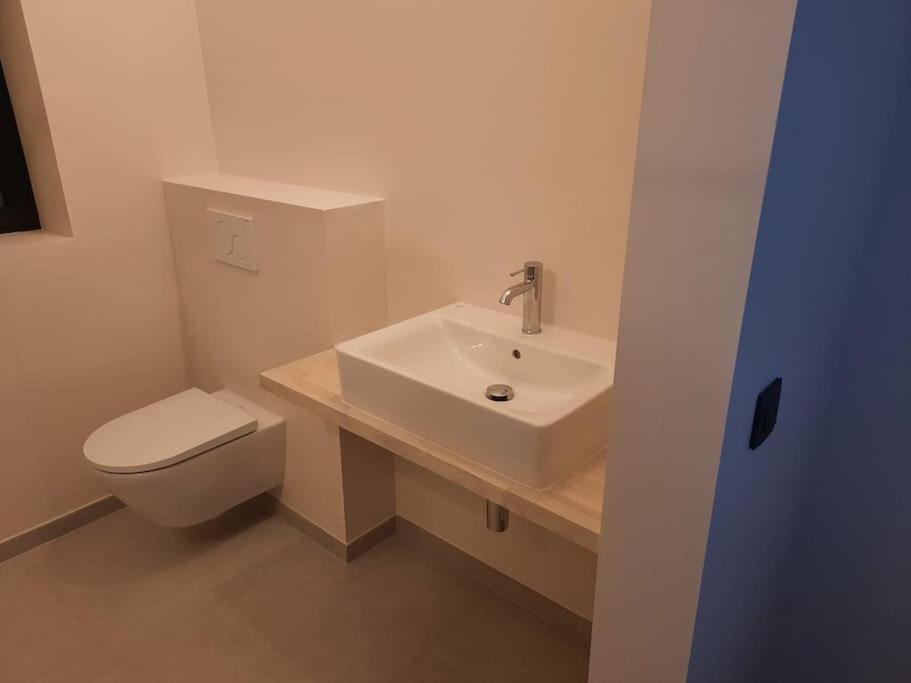 Komo Hill Stays - Guestroom Komo Cosy Kruisem Екстер'єр фото